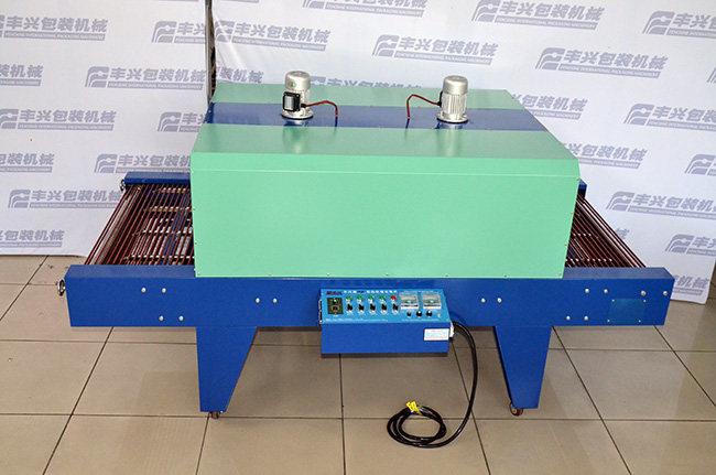 大型吸頂燈熱收縮包裝機